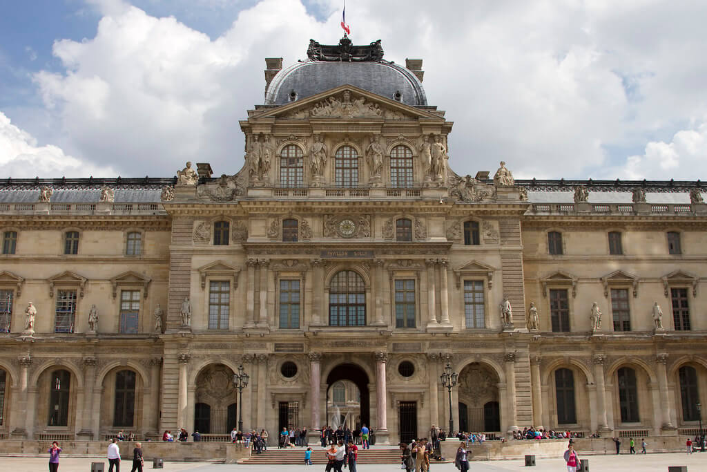 قصر لوور (Louvre Palace)