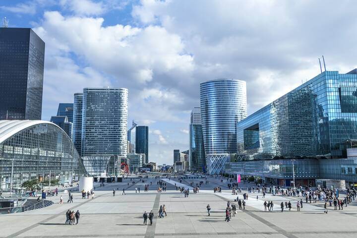 مرکز تجاری لادفانس (La Défense)